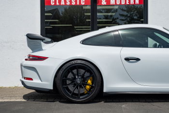 2018 Porsche 911 GT3 - 6-Speed