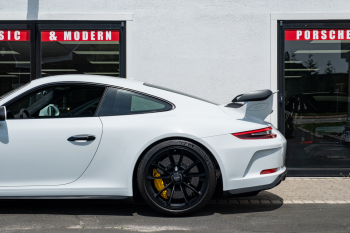 2018 Porsche 911 GT3 - 6-Speed